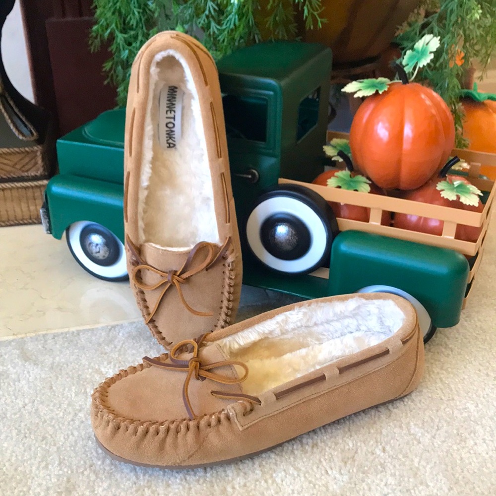 Brand New Minnetonka Genuine Suede Slip-On Moccasin Slipper Shoes - Picture 13 of 14